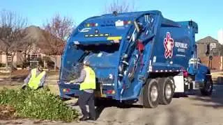 Republic Services Peterbilt 348 CNG McNeilus Rear Loader