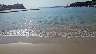 잔잔한 파도가 천천히 밀려오는 남일대해수욕장.말없이 바라보기만 해도 마음이 편안해지는사천의 바다입니다.오늘 하루,잠시 이 바다에 머물러 보세요.