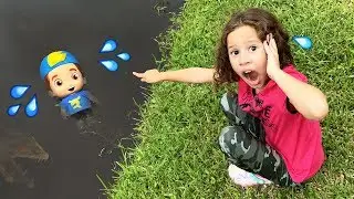 O BONECO DO LUCCAS NETO CAIU NA LAMA SUJA