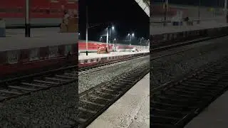 Сверхскоростной поезд ночью