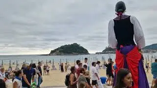 Itzurungo erraldoiak, Donostia, Antiguo auzoa, Ondarreta hondartza paretik.