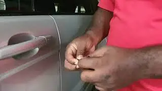 How to Unlock Doors on Range Rover Evoque Using Emergency Key Blade