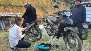 The mobile car repair girl helped villagers change tires and repair their vehicles.
