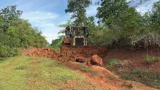 Effective Road Service Using D6R XL Bulldozer in Mountain Plantations