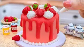 Идеальный декор для сладкого миниатюрного клубничного торта 🍓 Приготовление пищи на мини-кухне