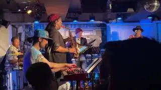 Huney Knuckles feat. Patrick Bartley Jr. - Sky High