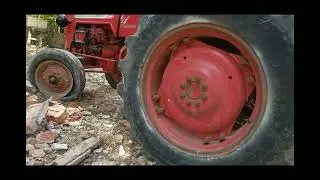 ट्रैक्टर में फटा हुआ टायर।,April 20, 2025,burst tire on tractor