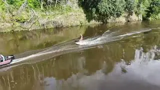 Brincadeira no de prancha  no rio Amazonas 