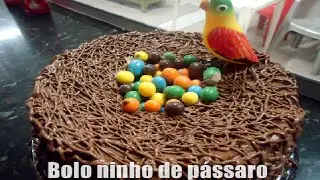 Bolo ninho de p&aacute;ssaro