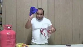 Making confetti stick to the balloon