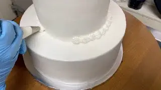 Icing a Basic Red Velvet Wedding Cake