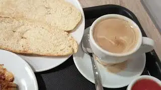 Mi desayuno de ayer porci&oacute;n de pizza y tostadas con tomate zumo de naranja y caf&eacute; con mi Padre.
