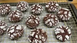 Chocolate crinkle cookies 