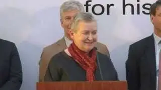 US Ambassador Nancy Powell congratulates Asha for its work in the slums