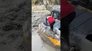 Rescuing a Stuck Excavator | Mud Disaster Recovery