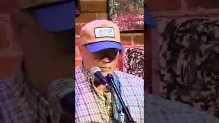 Steve Harz performs &ldquo;Virginia&rsquo;s on the Way&ldquo; with Luna swaying