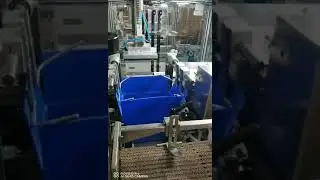 What is the process of automatically depositing items into PP Corrugated Plastic Food Packaging Box?