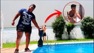 LE TIRO EL HOBERBOARD A LA PISCINA A MAKIMAN!!! **SE ENFADA MUCHO**