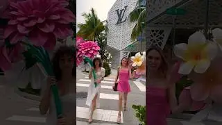 Walking Miami streets with Giant Flowers