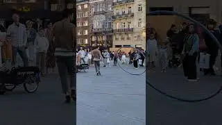 Amazing street performance with Ring #streetperformer #brussels #belgium #brussels #travel #explore