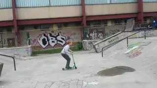 Game of scoot v skate parku