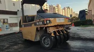 Compactación de carpeta asfáltica con Compactador Neumático CAT PS-150C