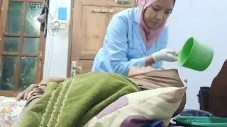 Haarwassen op Bed