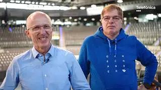 Die Netzwerker: Peter Wasselek und Andreas Sattler installieren Highspeed-Netz in der Porsche Arena