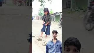 duniya ki  sabse hoseyaar lakdi Dekho🤣 #shortsfeed #shorts #reaction