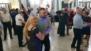 SPECJALNA DEDYKACJA dla wokalistki Ewy która zeszła ze sceny aby rozruszać swe pięknie ciało 