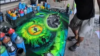 Рисунок аэрозольной краской &laquo;Тысячелетний сокол&raquo; из &laquo;Звездных войн&raquo;.