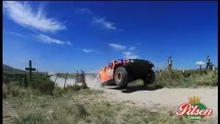 Salto de Robby Gordon en la Falda Cordoba Dakar 2013