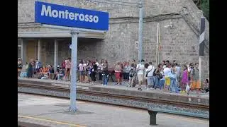 Annunci alla stazione di Monterosso