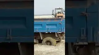 How do you  dump truck  excedente with an excavator#shorts