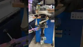 Замена передней стойки и амортизатора Audi Q5 с помощью @MonroeSuspension #monroeshocks #RideControl