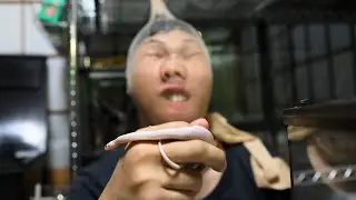 ストッキングを被ってヘビの飼い方を説明します