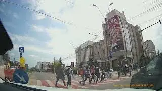 CUM INVATAM ELEVII SA TRAVERSEZE STRADA? PE ROSU BINEINTELES