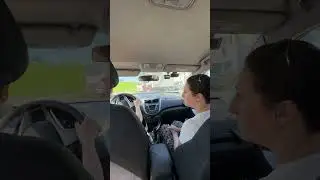 ПЕРВЫЙ ВЫЕЗД В ГОРОД.  ПРИВЫКАЕМ К АВТО.  ОБЪЕЗЖАЕМ ЯМЫ.  ИНСТРУКТОР НАТАЛЬЯ
