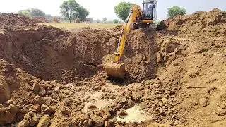 EXCAVATION OF WET SOIL OF 765KV POWER TRANSMISSIONLINE #excavation#construction#foundation #machine 