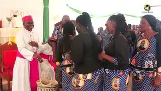 KWAYA YA  NATTA WALIVYOMPONGEZA ASKOFU MSONGANZILA