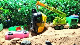 Auto Rickshaw & Mini Cars Accident Pulling Out Crane Machine | @Maxtoy12