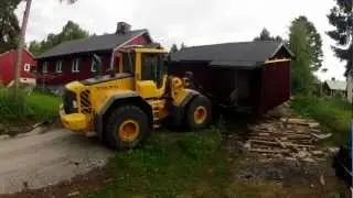 Flytta hus med en Volvo L110f &auml;r ingen konst!