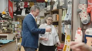 Roy Cooper Shops Local for the Holidays