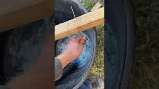 Cleaning a wrench with electrolysis