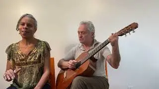La chanteuse brune/The brown-skin singer