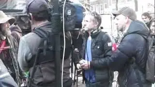 rob bril gaat helemaal los bij occupy beursplein