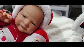 Три милых мальчика переоделись в рождественские костюмы 🎄