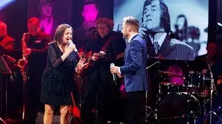 'Islands in the Stream' &ndash; Derek Ryan and Sandy Kelly | The Late Late Show | RT&Eacute; One