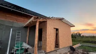 Обшивка каркаса, утепление перекрытия опилками, обрешетка