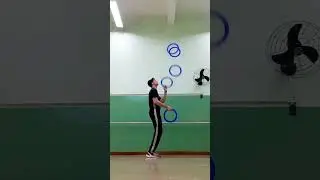 #shorts Juggling 5 rings 97531 connected to a blind kick